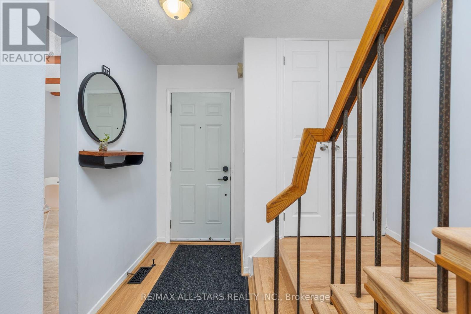 Photo 8 of 1247 Canborough Crescent, Pickering ON