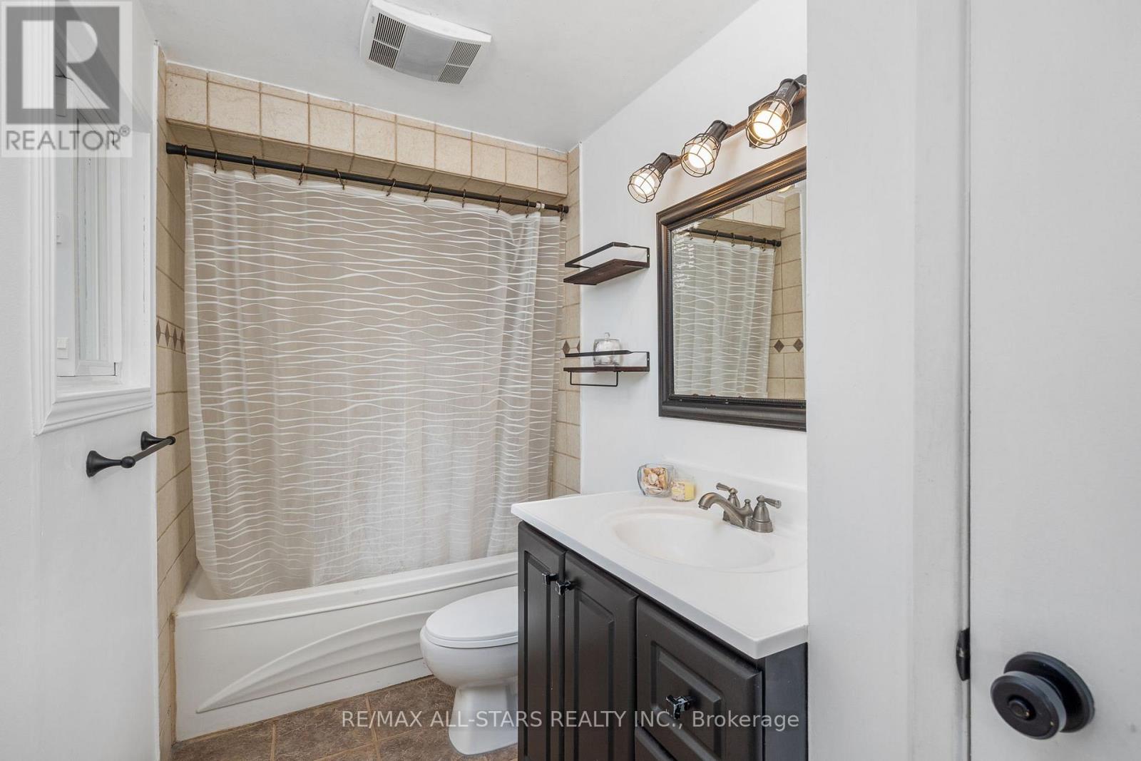 Photo 15 of 1247 Canborough Crescent, Pickering ON