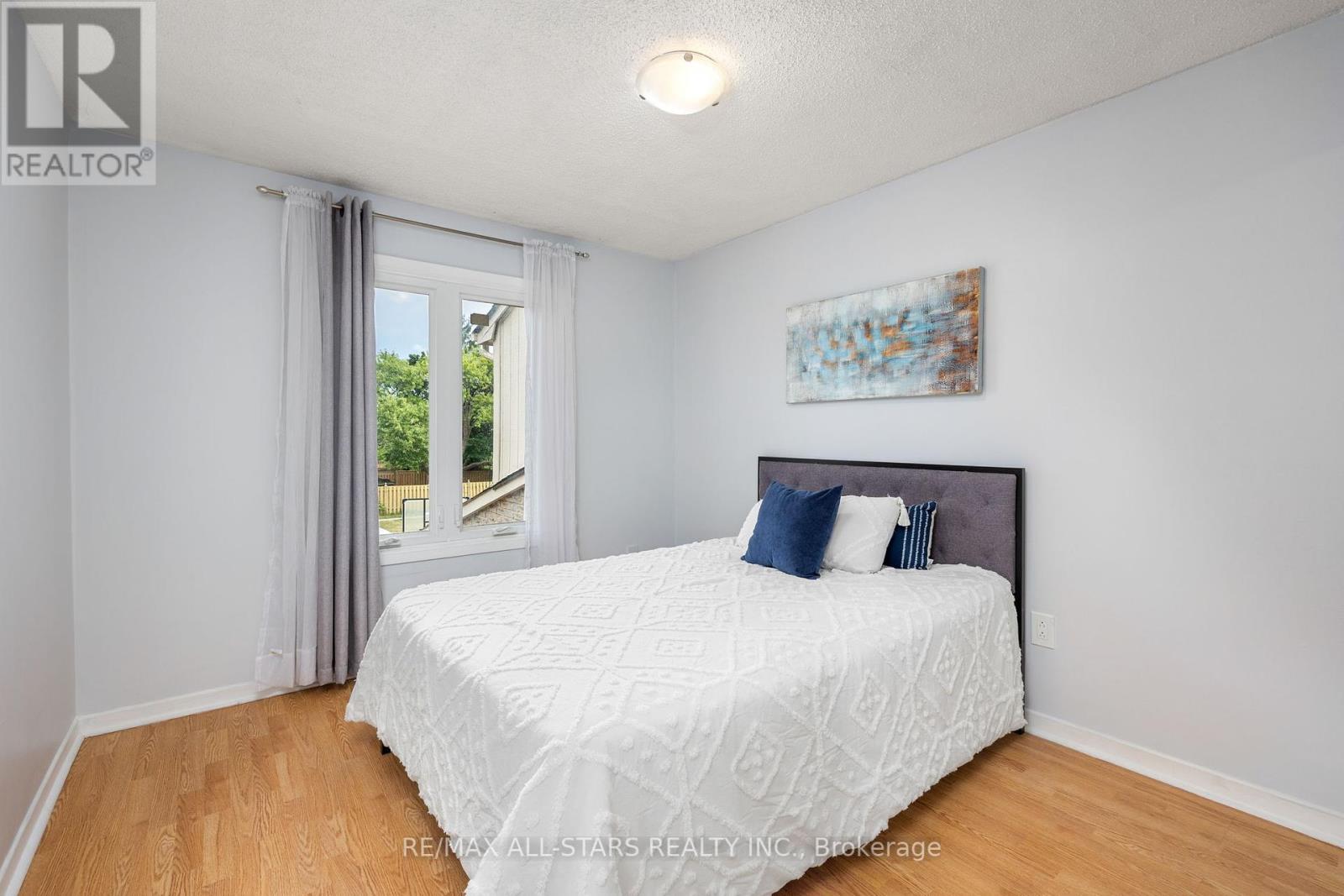 Photo 32 of 1247 Canborough Crescent, Pickering ON