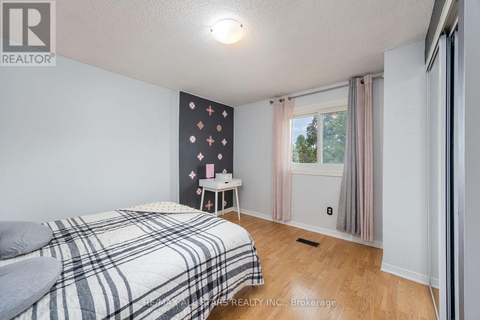Photo 9 of 1247 Canborough Crescent, Pickering ON