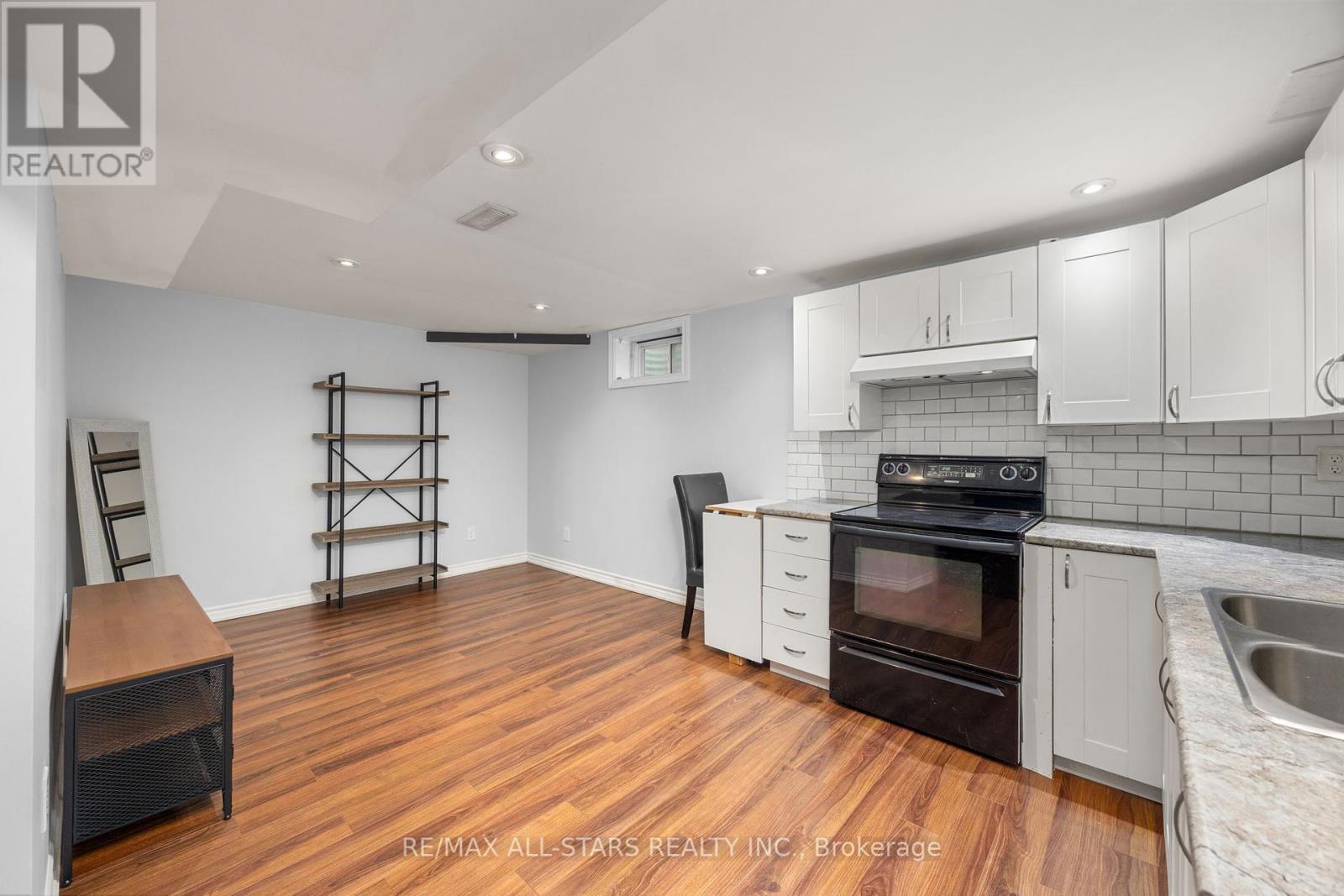 Photo 28 of 1247 Canborough Crescent, Pickering ON