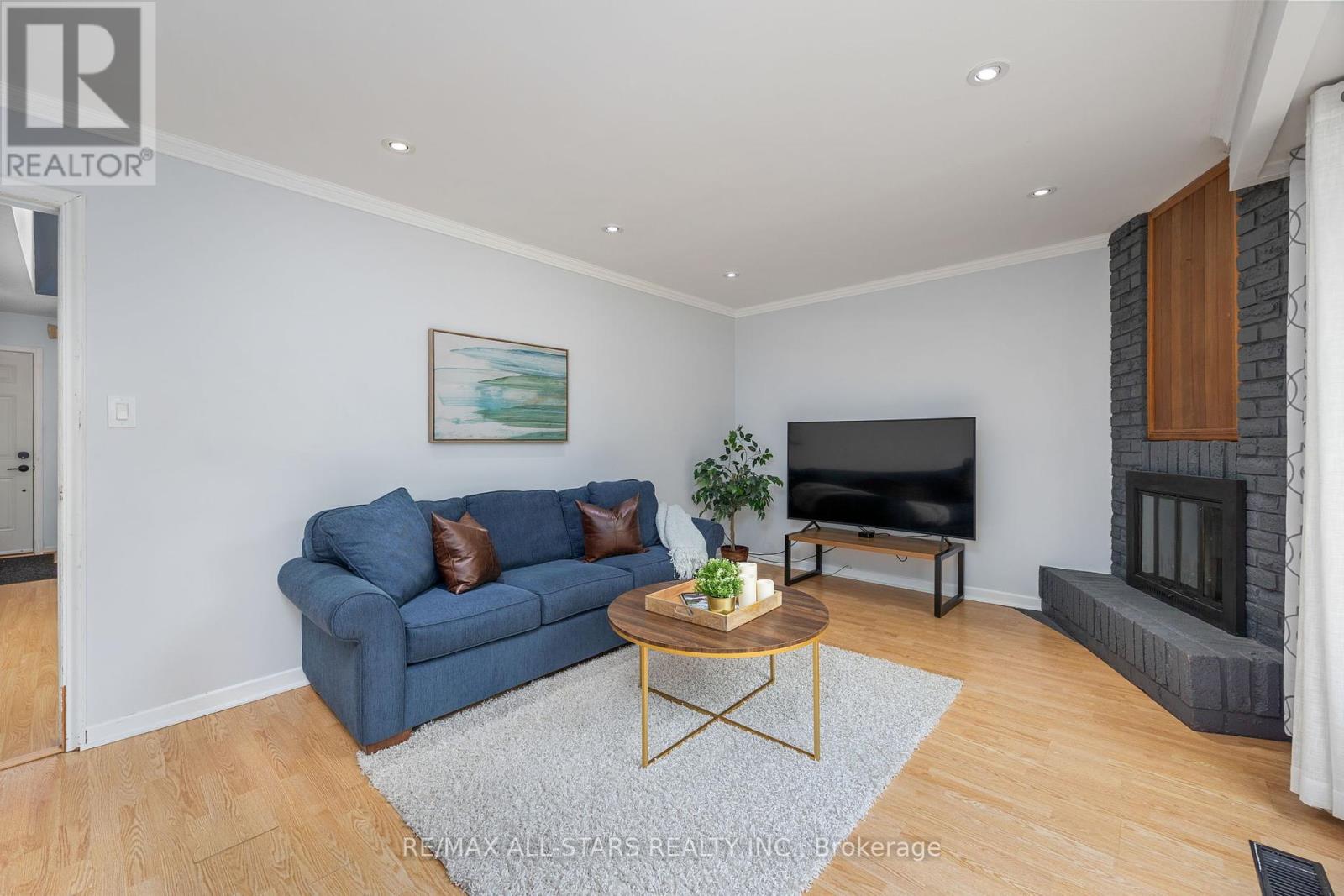 Photo 18 of 1247 Canborough Crescent, Pickering ON