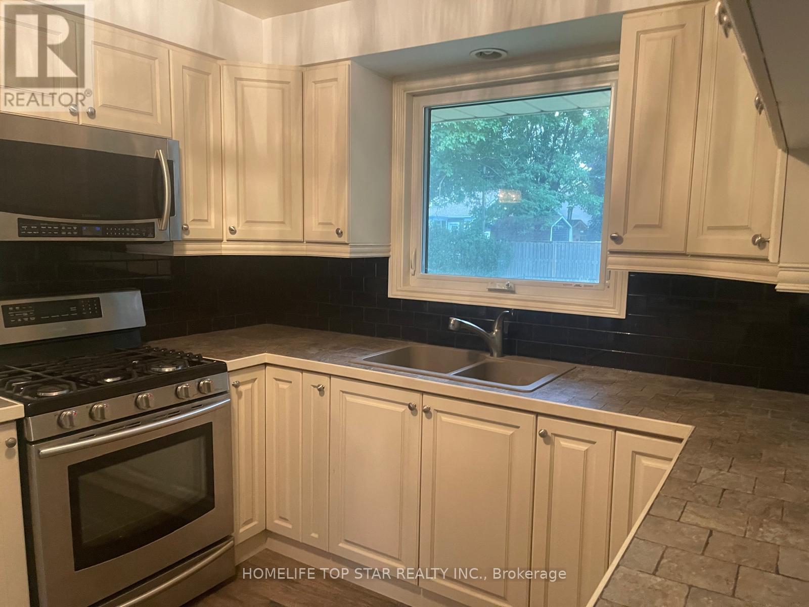 Photo 17 of 336 Conlin Road E, Oshawa ON