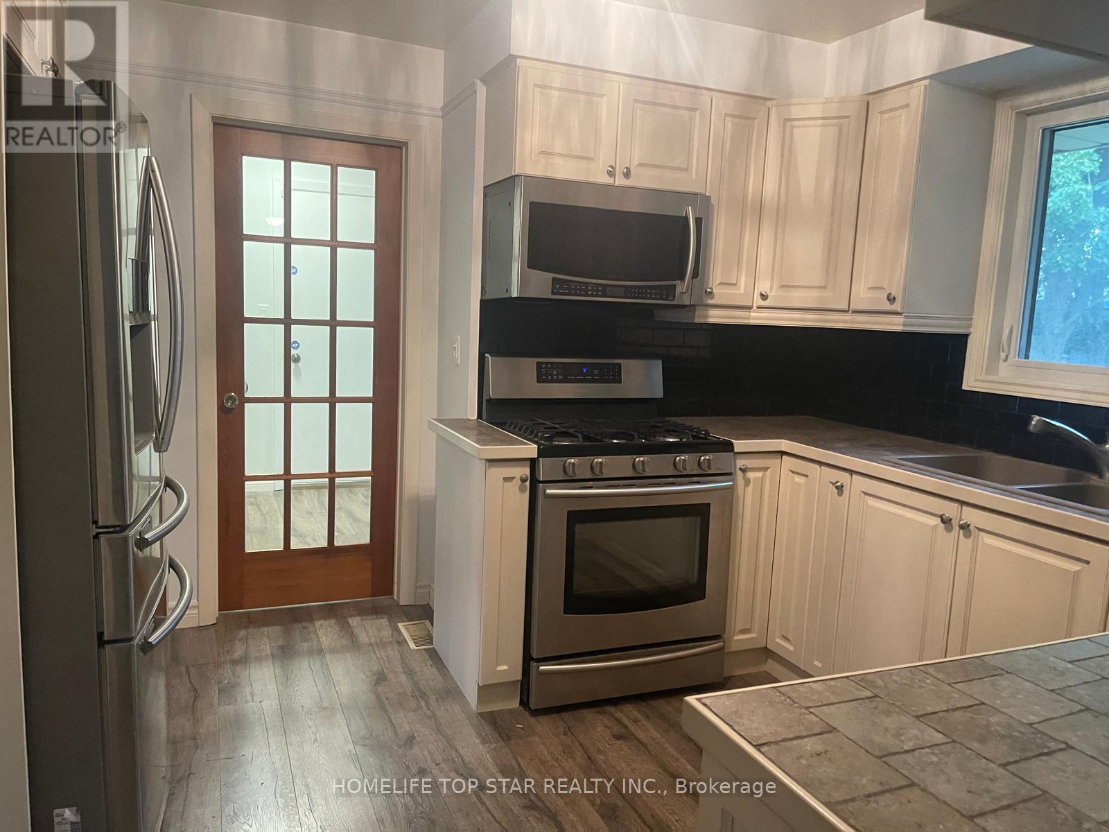 Photo 10 of 336 Conlin Road E, Oshawa ON