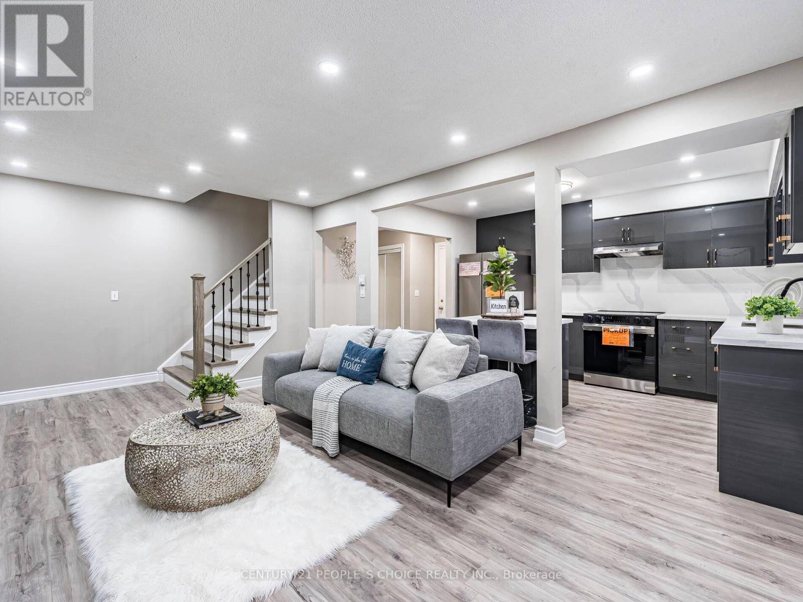 Photo 13 of 25 506 Normandy Street, Oshawa ON