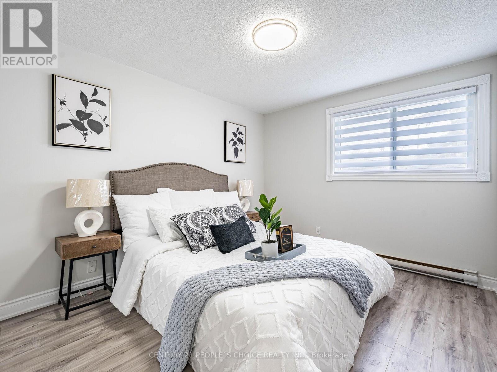 Photo 3 of 25 506 Normandy Street, Oshawa ON