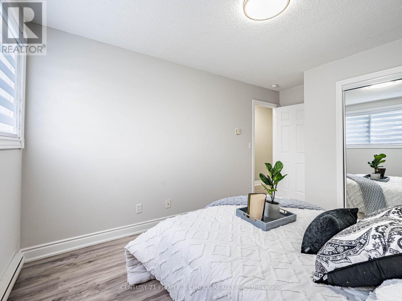 Photo 5 of 25 506 Normandy Street, Oshawa ON