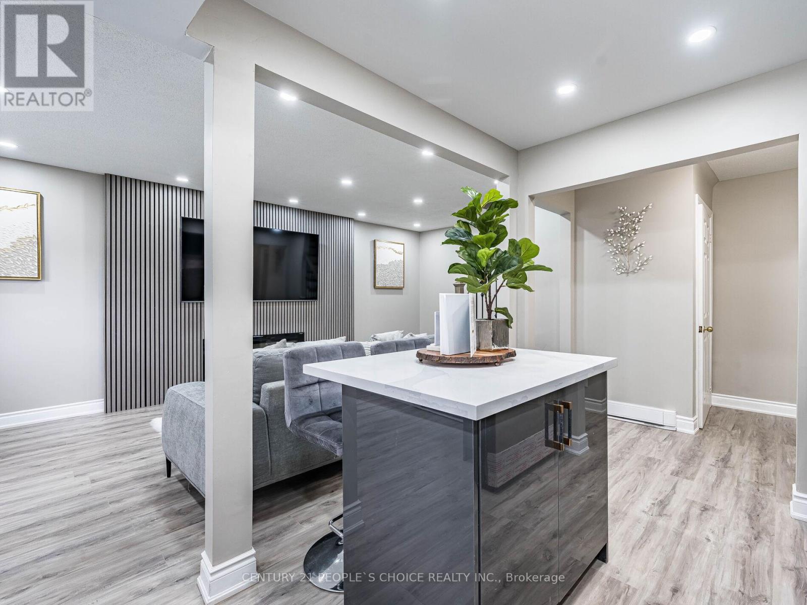 Photo 11 of 25 506 Normandy Street, Oshawa ON