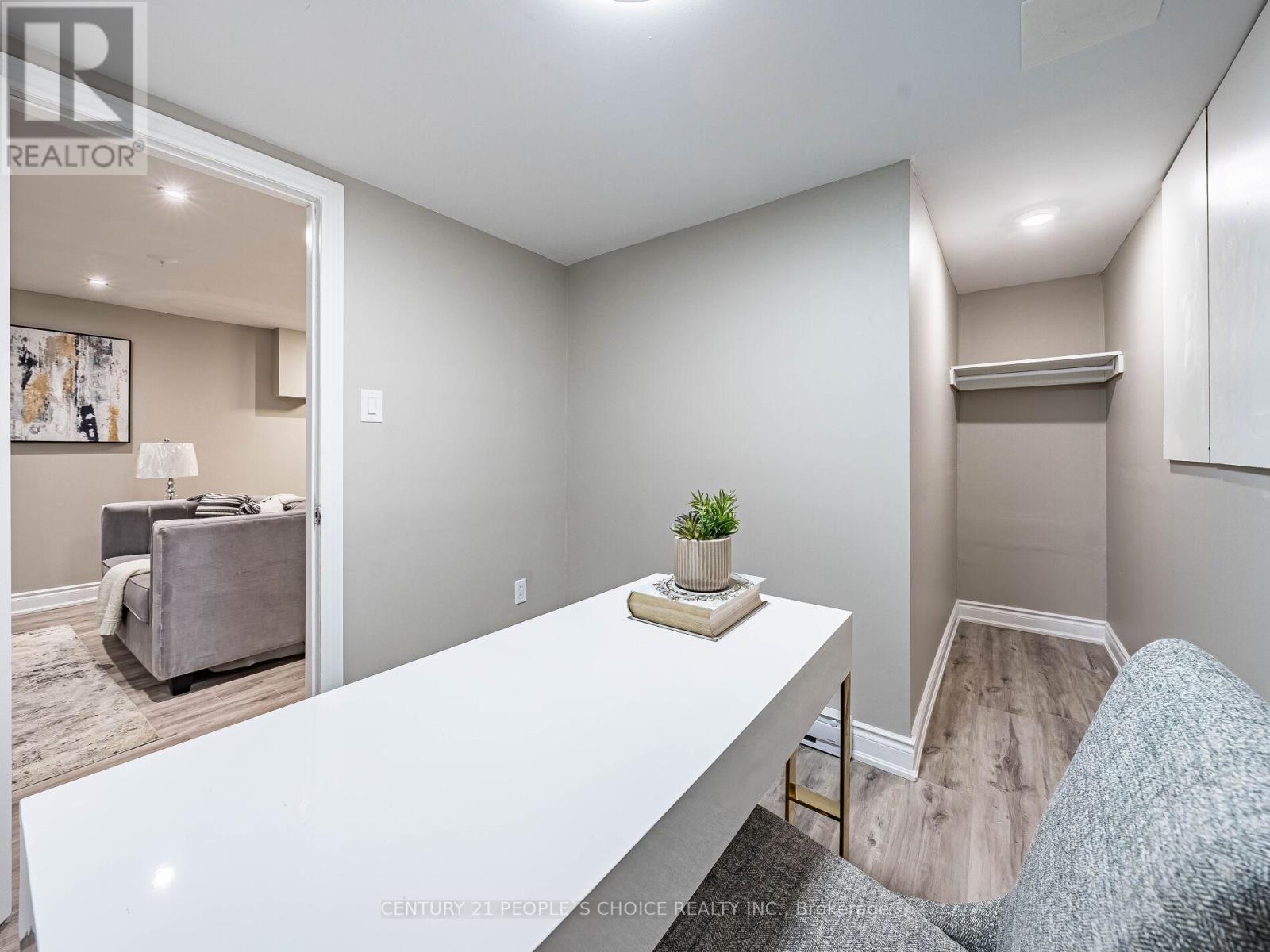 Photo 2 of 25 506 Normandy Street, Oshawa ON