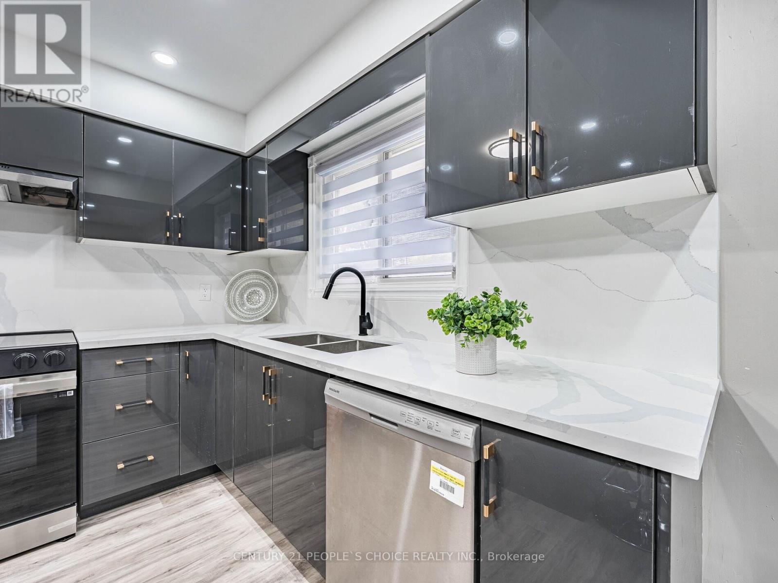 Photo 33 of 25 506 Normandy Street, Oshawa ON
