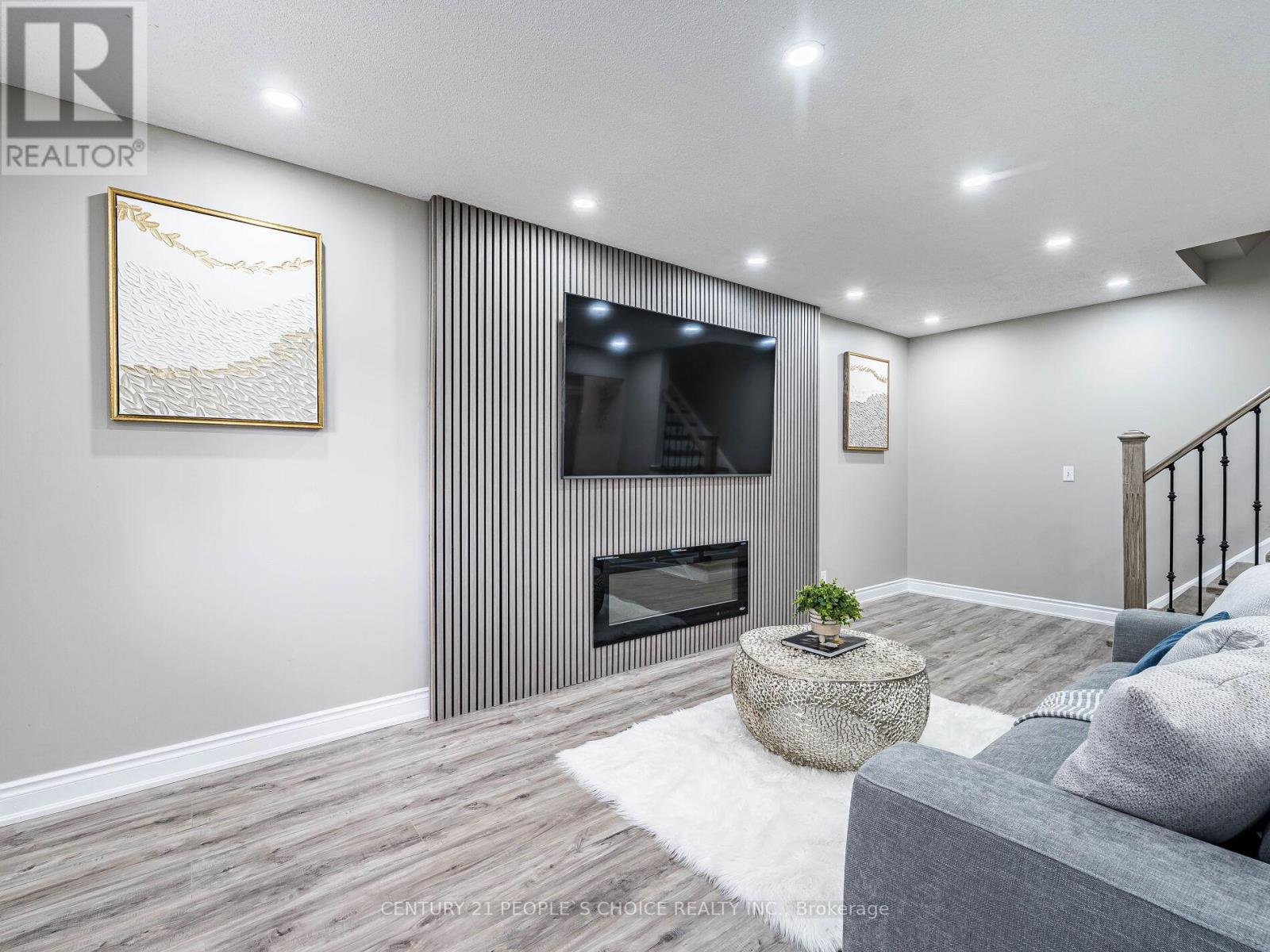Photo 12 of 25 506 Normandy Street, Oshawa ON