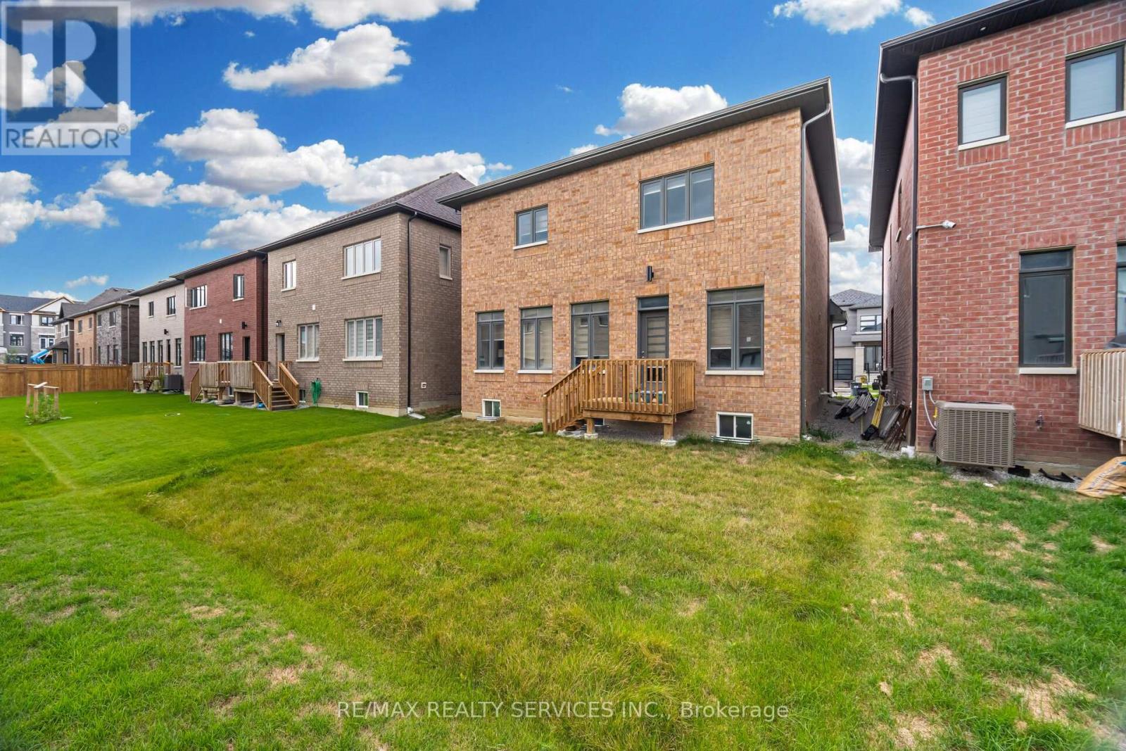 Photo 6 of 36 Michener Drive, Brampton ON