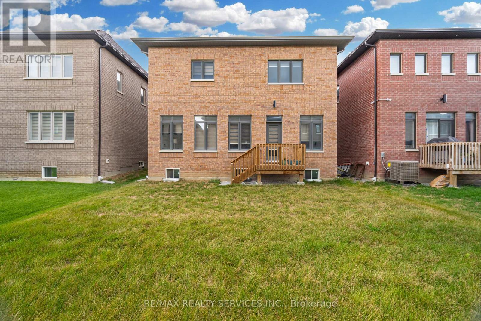 Photo 20 of 36 Michener Drive, Brampton ON