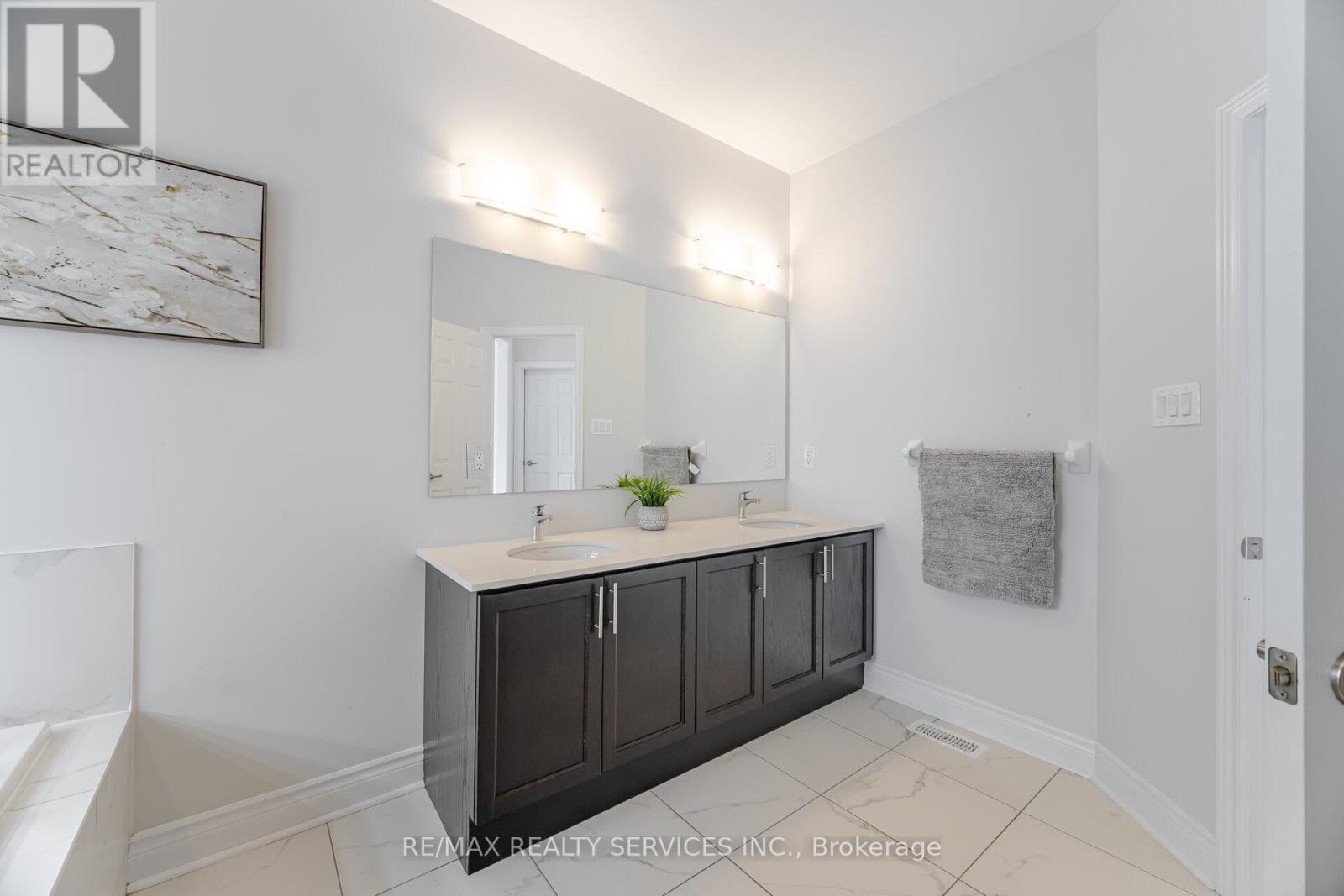 Photo 47 of 36 Michener Drive, Brampton ON