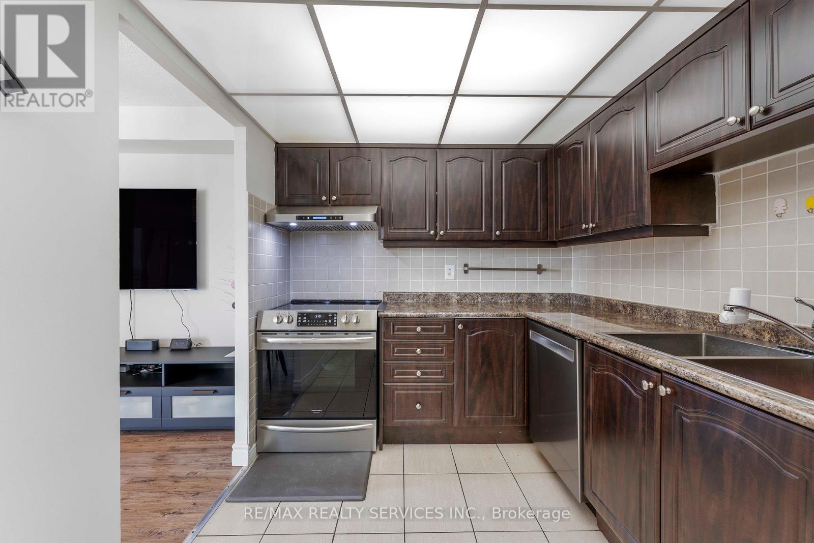 Photo 12 of 1202 145 Hillcrest Avenue, Mississauga ON