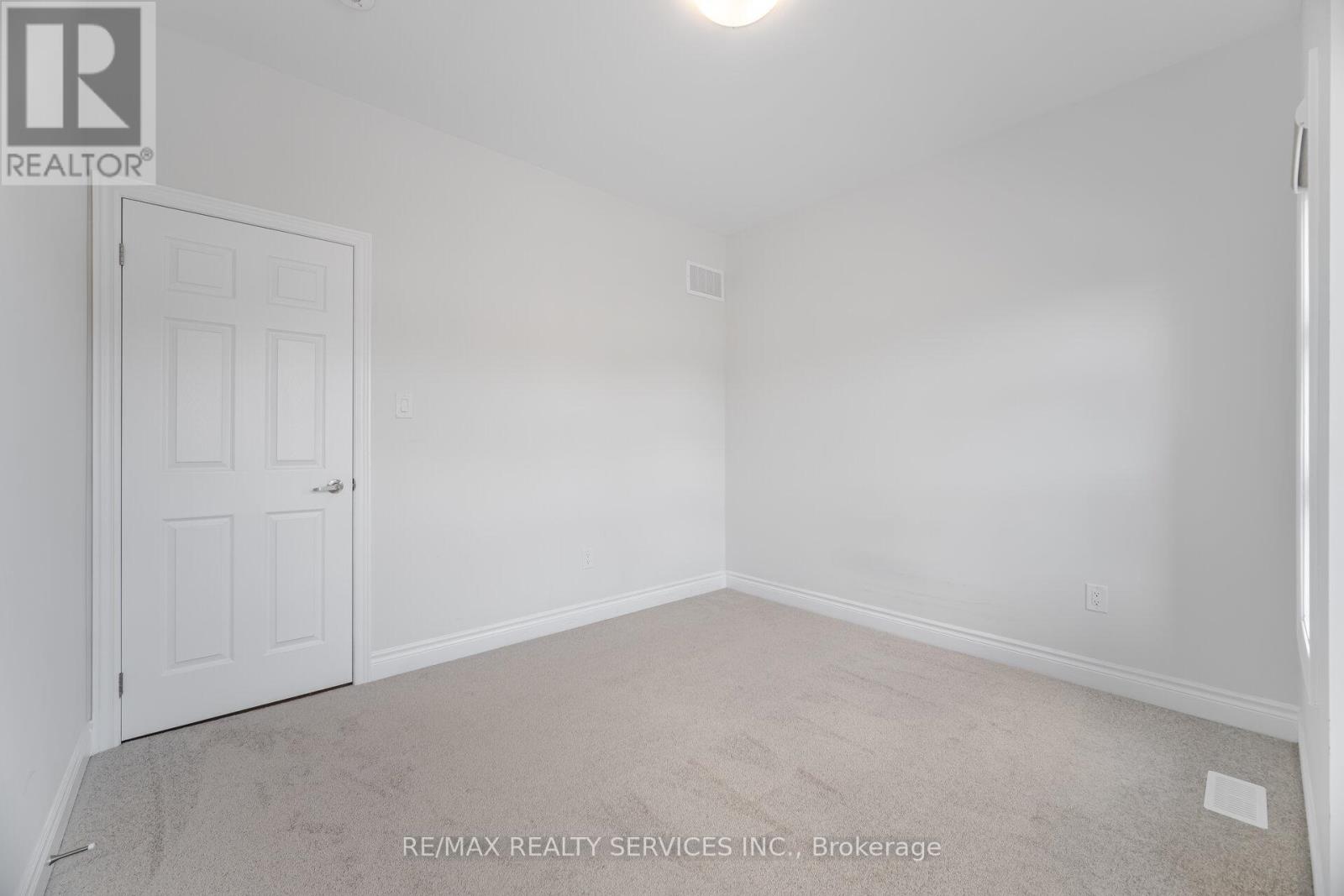 Photo 18 of 36 Michener Drive, Brampton ON