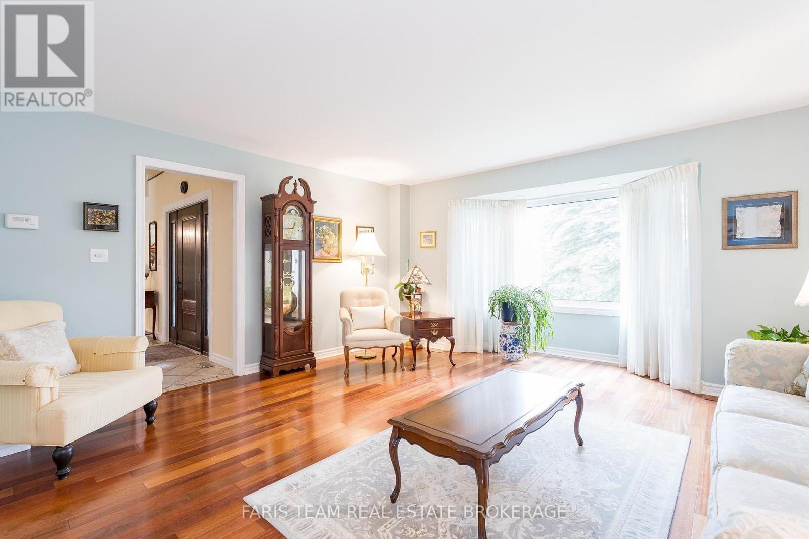 Photo 36 of 32 Cairns Boulevard, Springwater ON