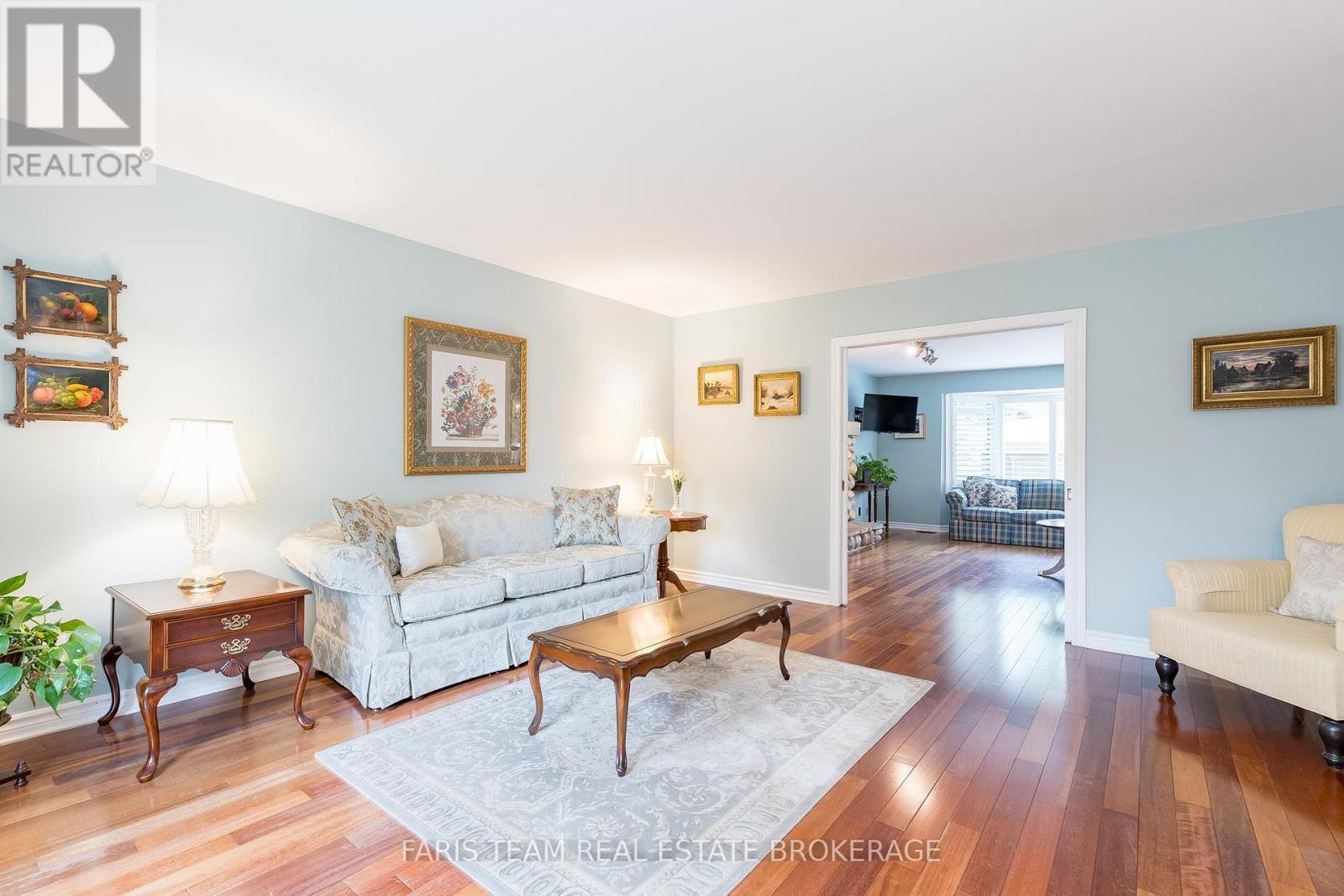Photo 10 of 32 Cairns Boulevard, Springwater ON