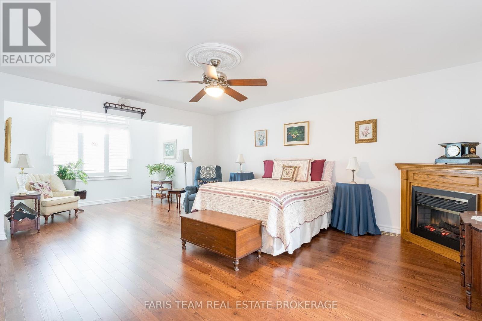 Photo 34 of 32 Cairns Boulevard, Springwater ON