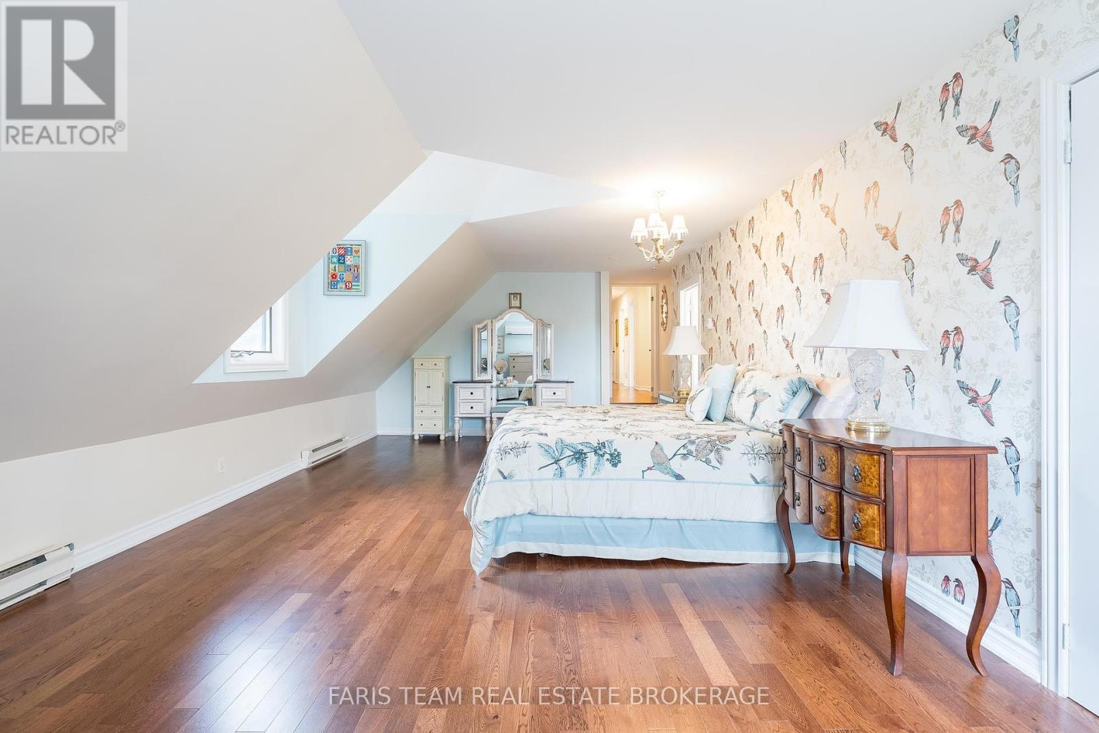 Photo 38 of 32 Cairns Boulevard, Springwater ON