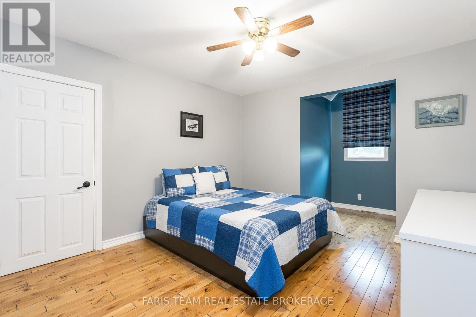 Photo 37 of 32 Cairns Boulevard, Springwater ON
