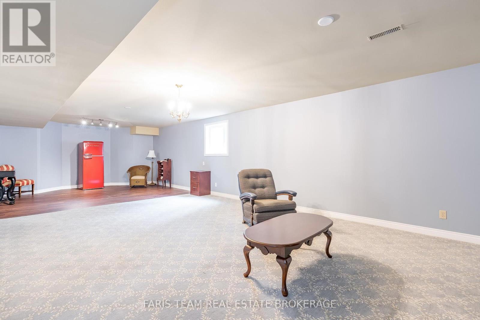 Photo 16 of 32 Cairns Boulevard, Springwater ON