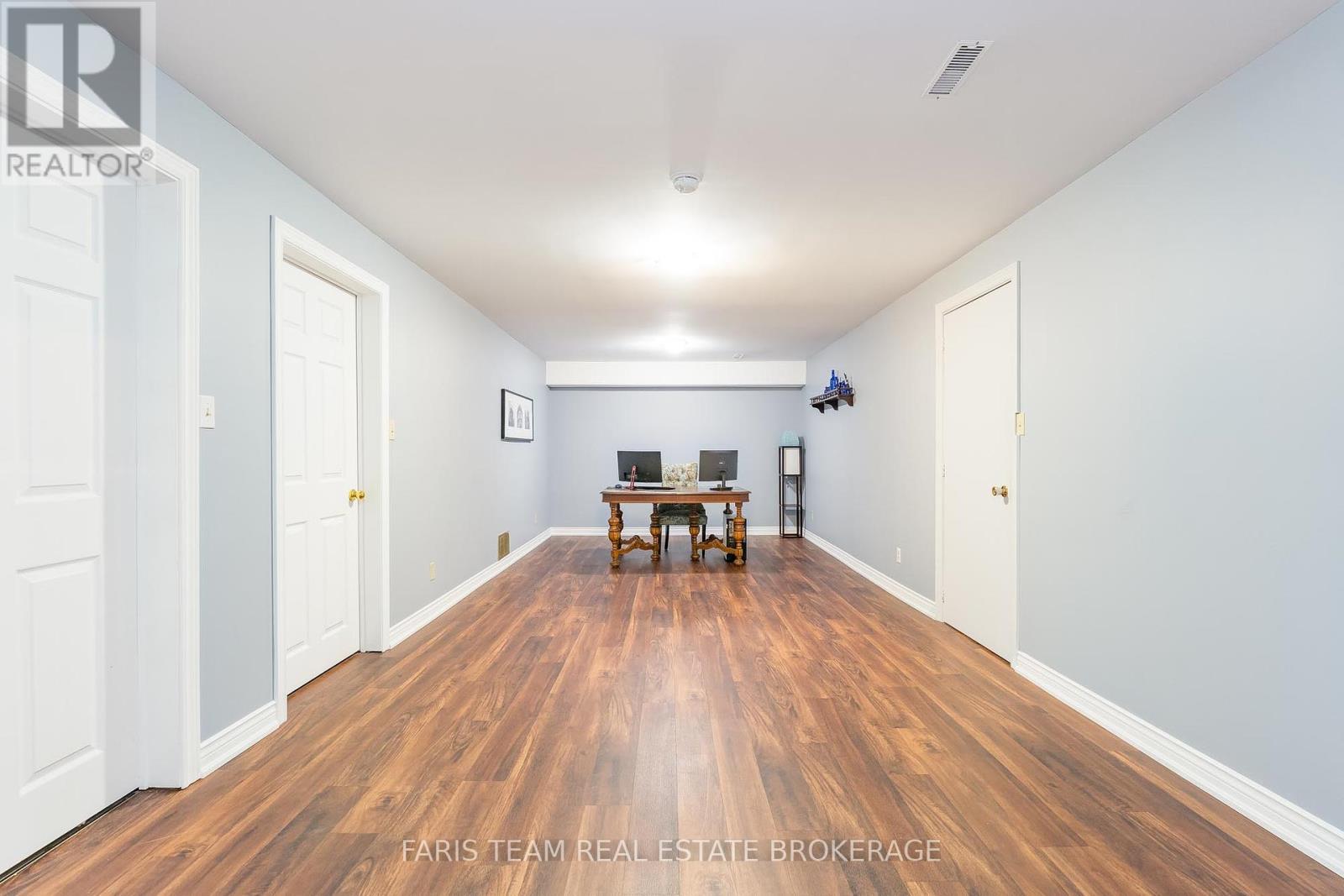 Photo 11 of 32 Cairns Boulevard, Springwater ON