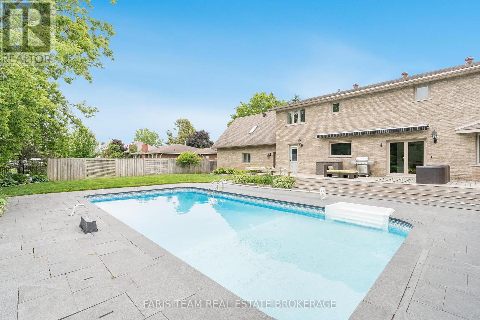 Photo 5 of 32 Cairns Boulevard, Springwater ON