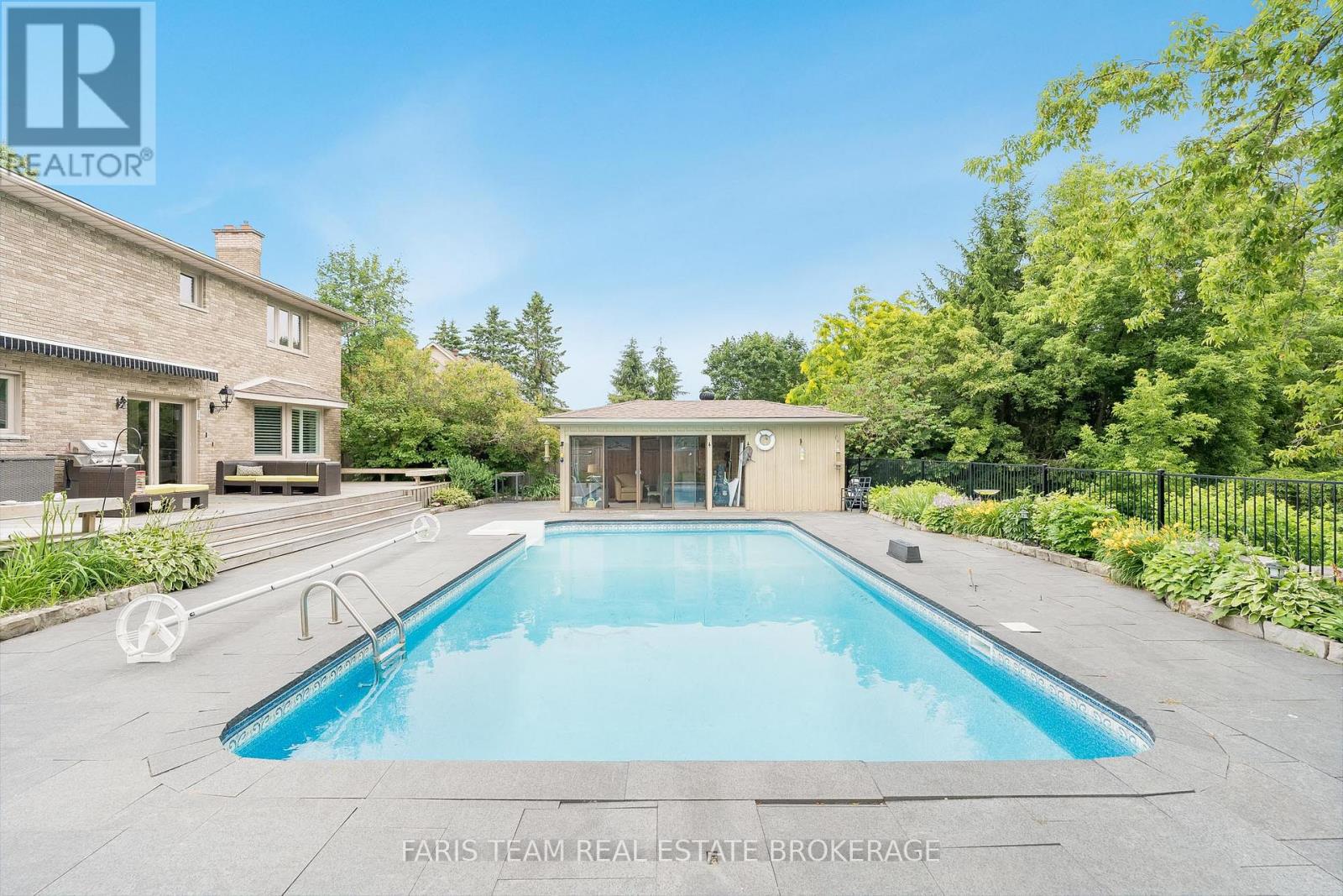 Photo 25 of 32 Cairns Boulevard, Springwater ON