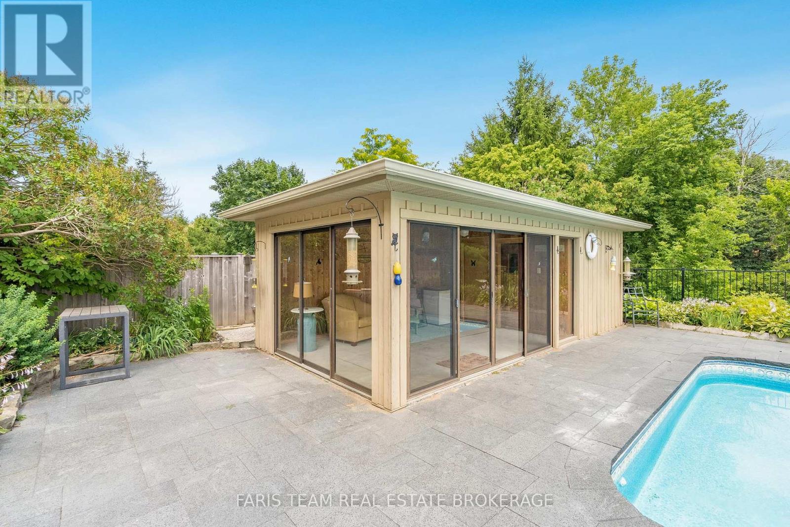 Photo 15 of 32 Cairns Boulevard, Springwater ON