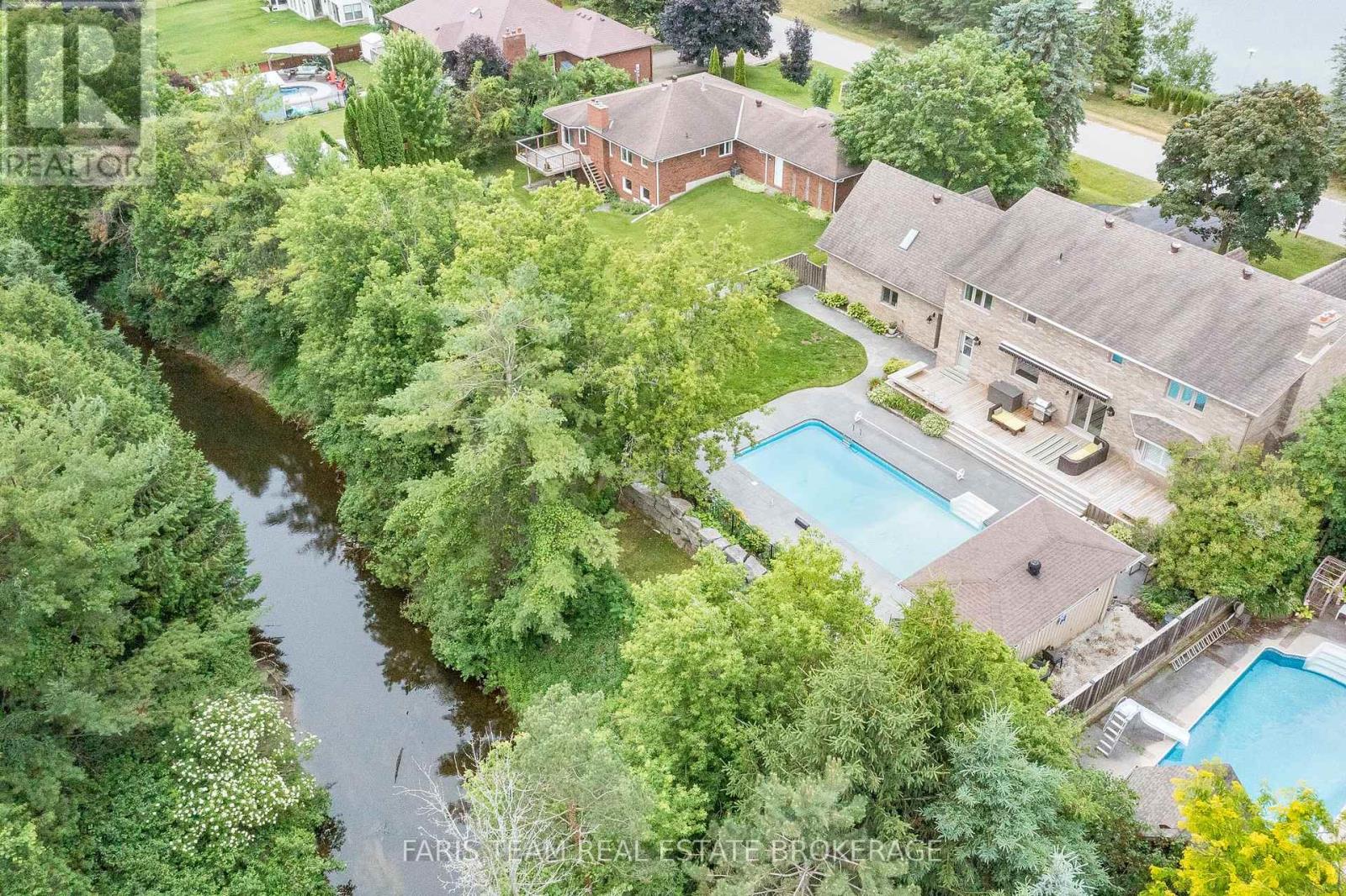 Photo 26 of 32 Cairns Boulevard, Springwater ON