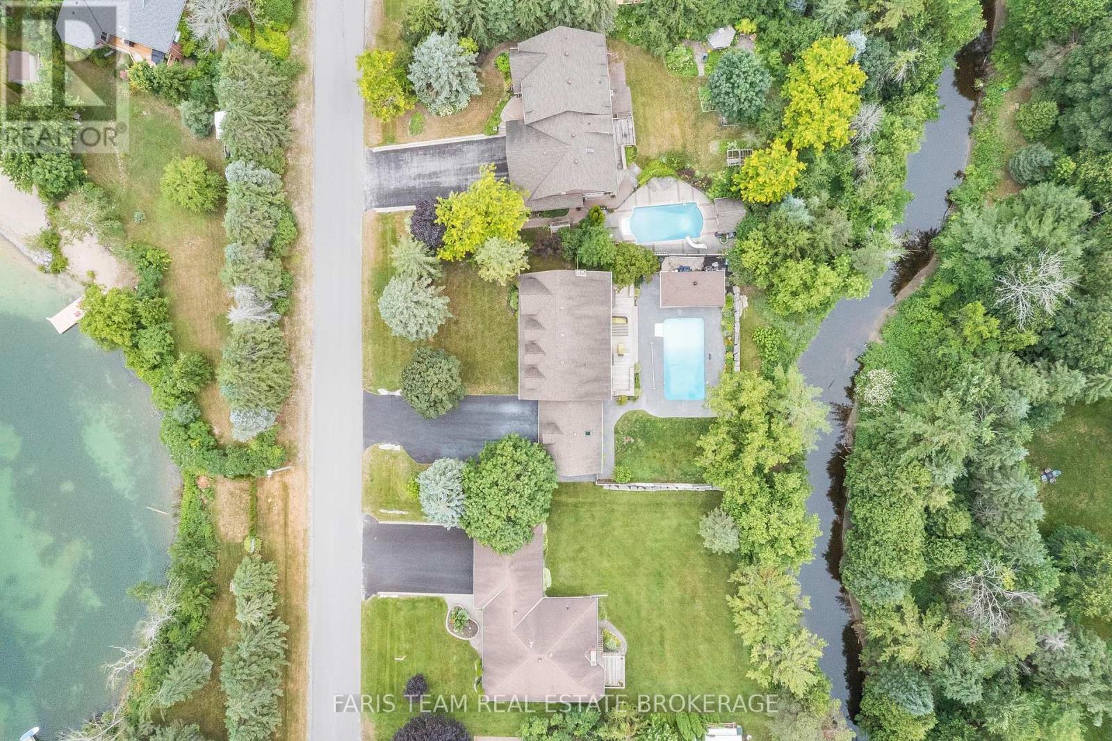 Photo 27 of 32 Cairns Boulevard, Springwater ON