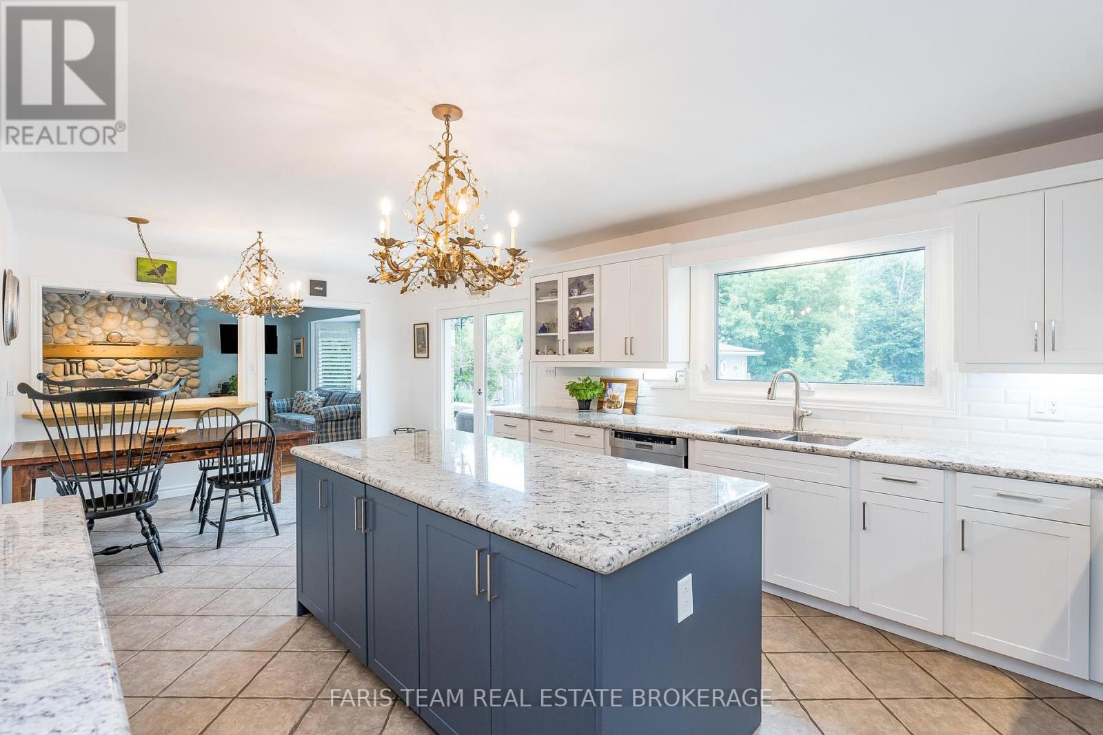 Photo 22 of 32 Cairns Boulevard, Springwater ON
