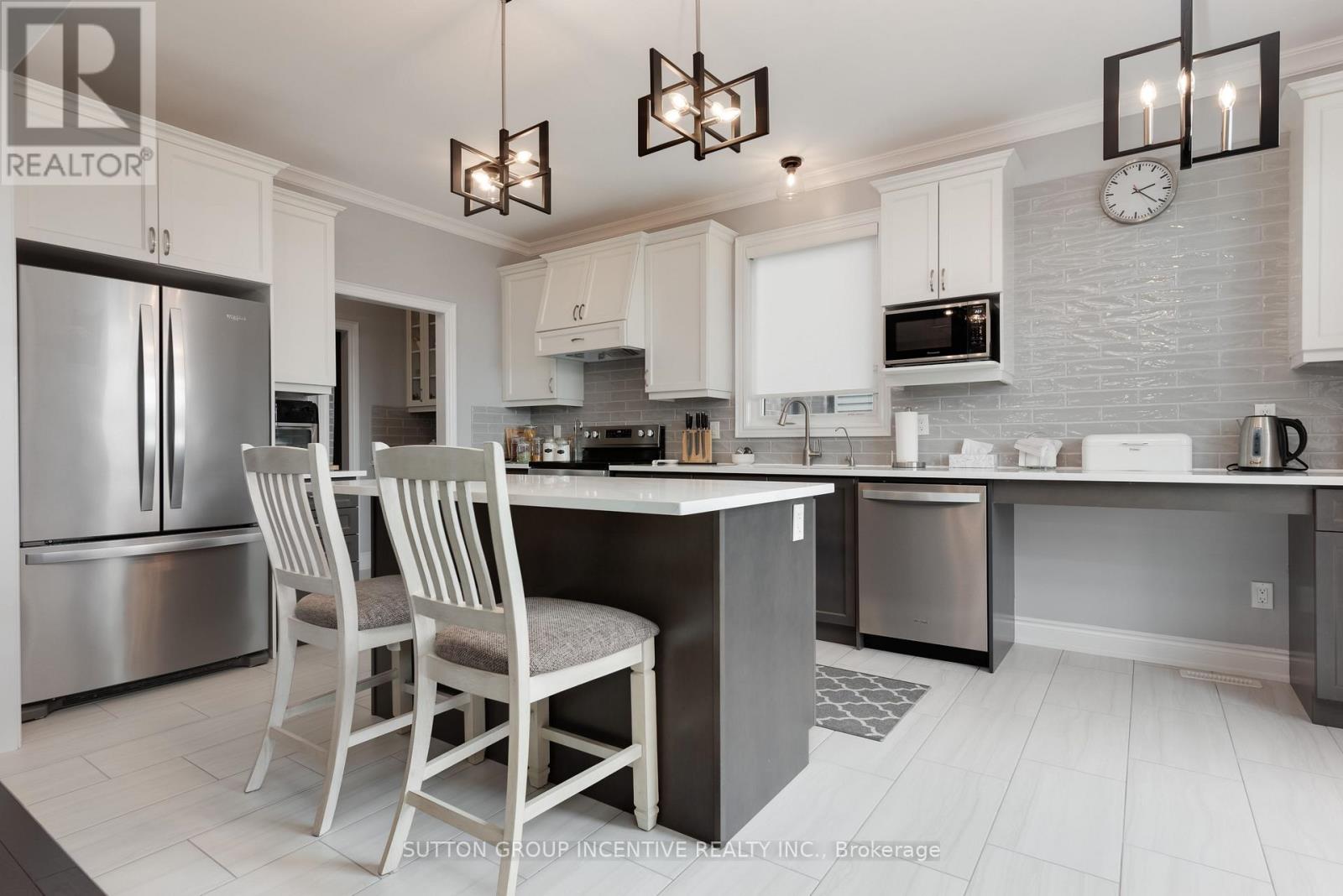 Photo 11 of 3094 Orion Boulevard, Orillia ON
