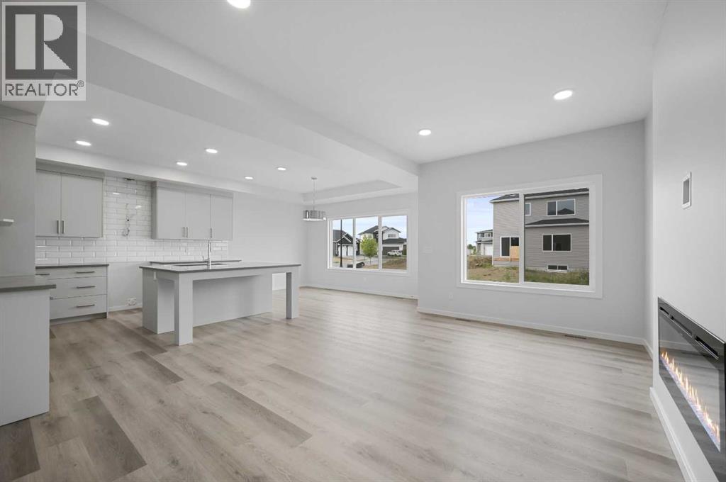 Single Family House for Sale in  Emerald Drive Evergreen Red Deer 