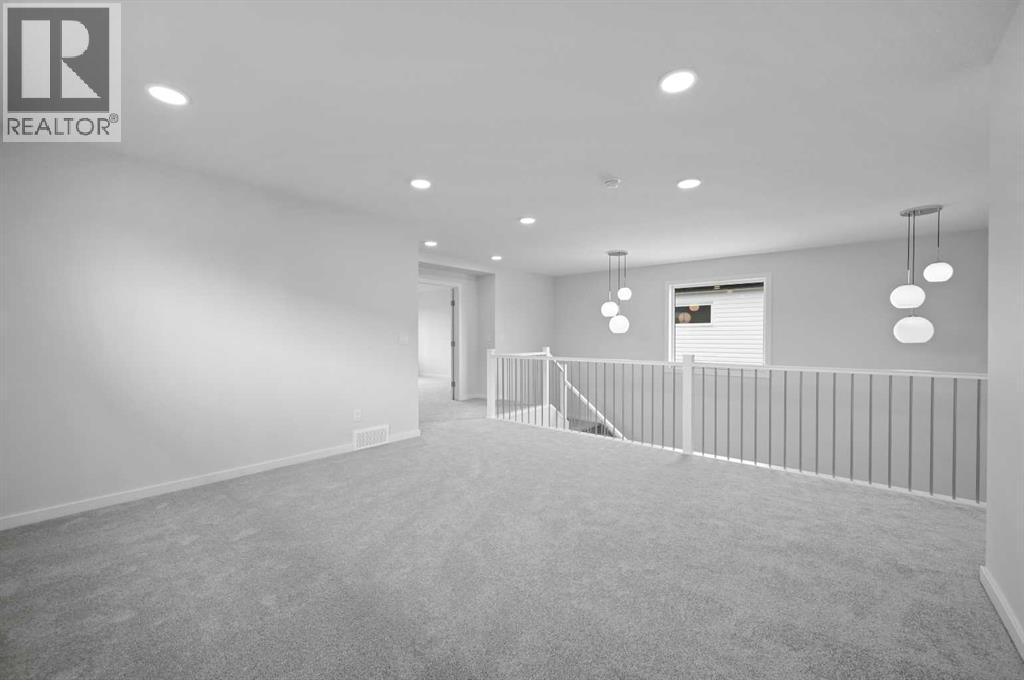 Single Family House for Sale in  Emerald Drive Evergreen Red Deer 