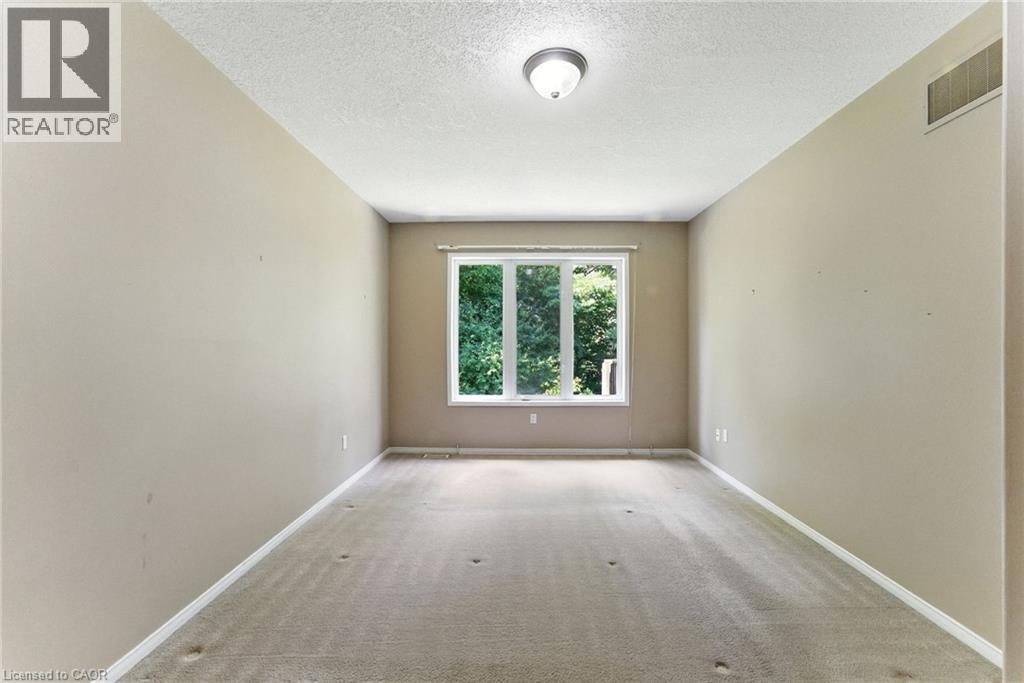 Photo 30 of 40 Wesleyan Court Unit 6, Ancaster ON
