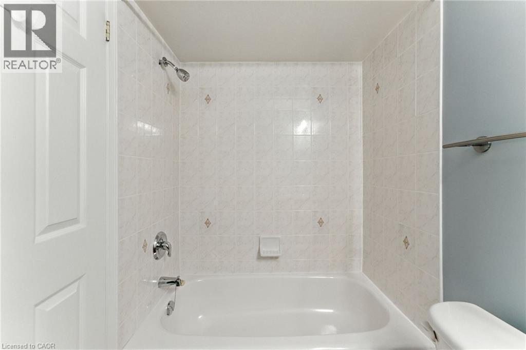 Photo 33 of 40 Wesleyan Court Unit 6, Ancaster ON