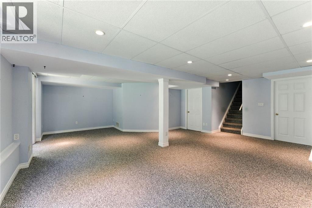 Photo 11 of 40 Wesleyan Court Unit 6, Ancaster ON