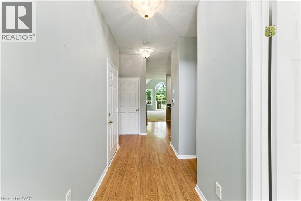 Photo 26 of 40 Wesleyan Court Unit 6, Ancaster ON