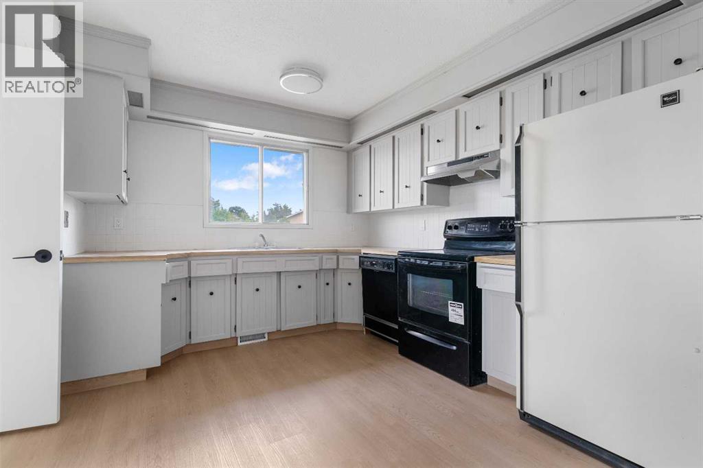 Photo 10 of 6637 Poplar Drive, Grande Prairie AB