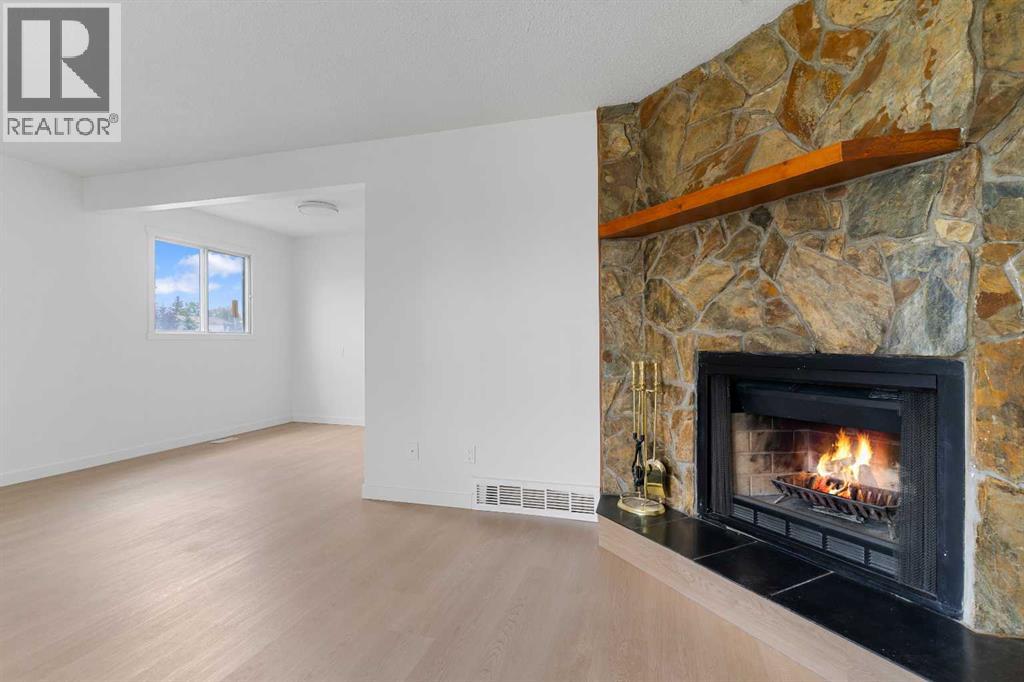 Photo 7 of 6637 Poplar Drive, Grande Prairie AB