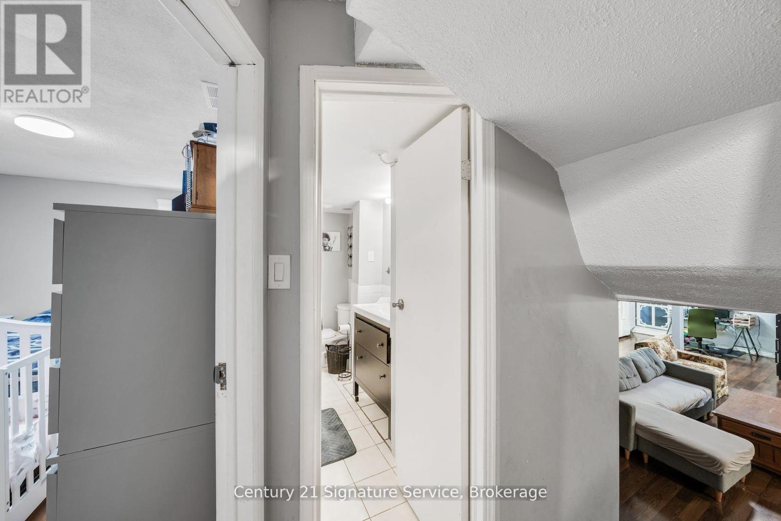 Photo 6 of Basement 144 Voltarie Crescent, Mississauga ON