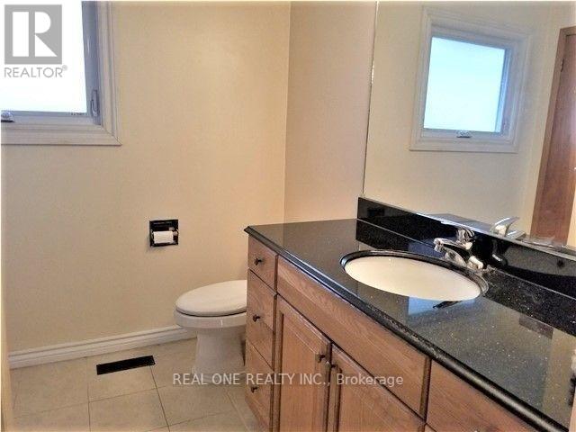 Photo 13 of 79 Osborne Crescent, Oakville ON