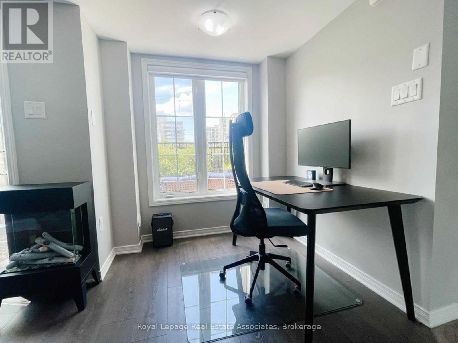 Photo 1 of 60 2441 Greenwich Drive, Oakville ON