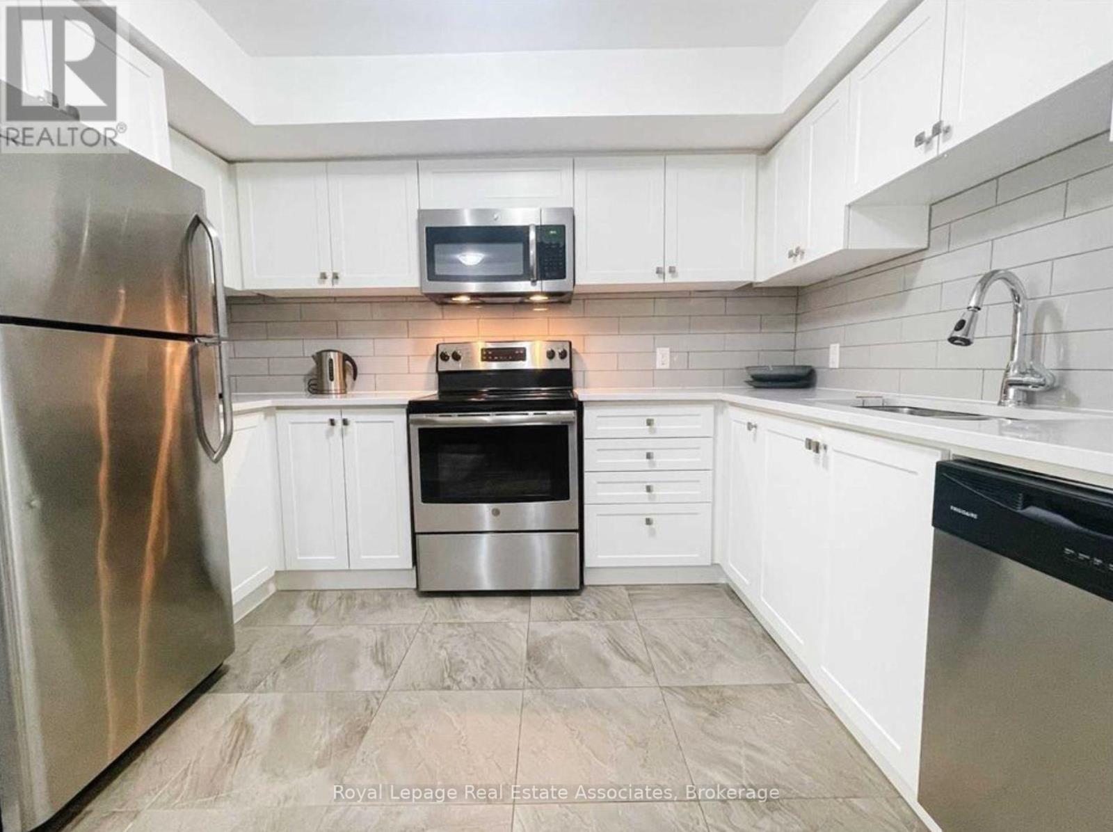 Photo 2 of 60 2441 Greenwich Drive, Oakville ON