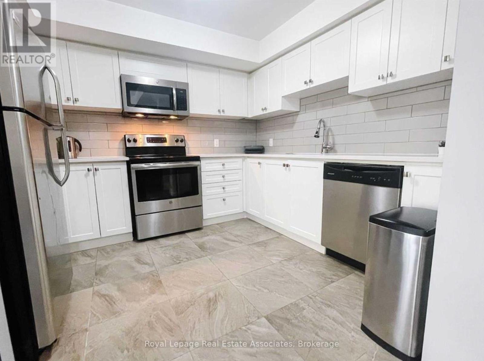 Photo 13 of 60 2441 Greenwich Drive, Oakville ON