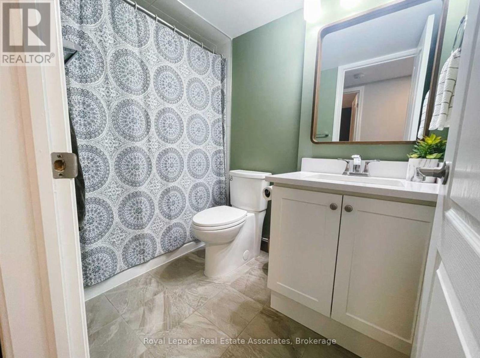 Photo 6 of 60 2441 Greenwich Drive, Oakville ON