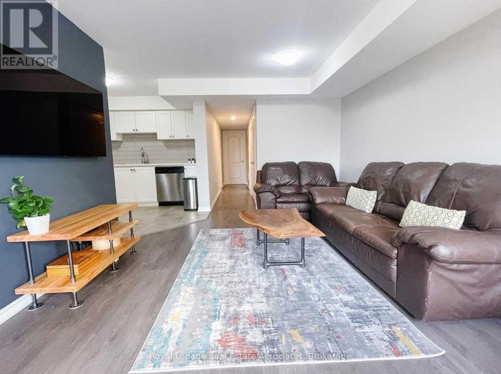 Photo 7 of 60 2441 Greenwich Drive, Oakville ON