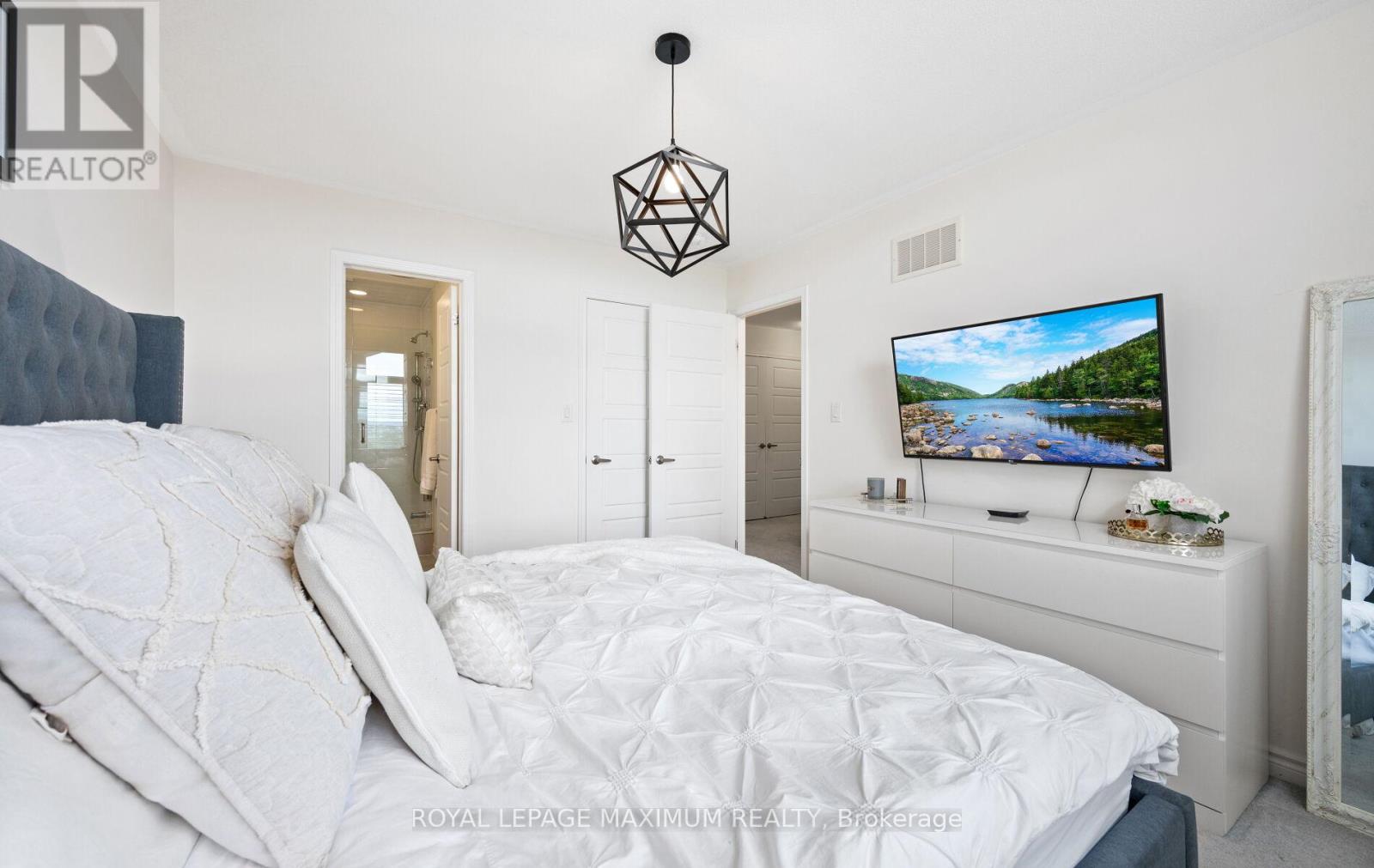 Photo 11 of 70 975 Whitlock Avenue, Milton ON